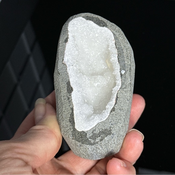 Apophyllite Druzy Geode - Picture 9 of 17